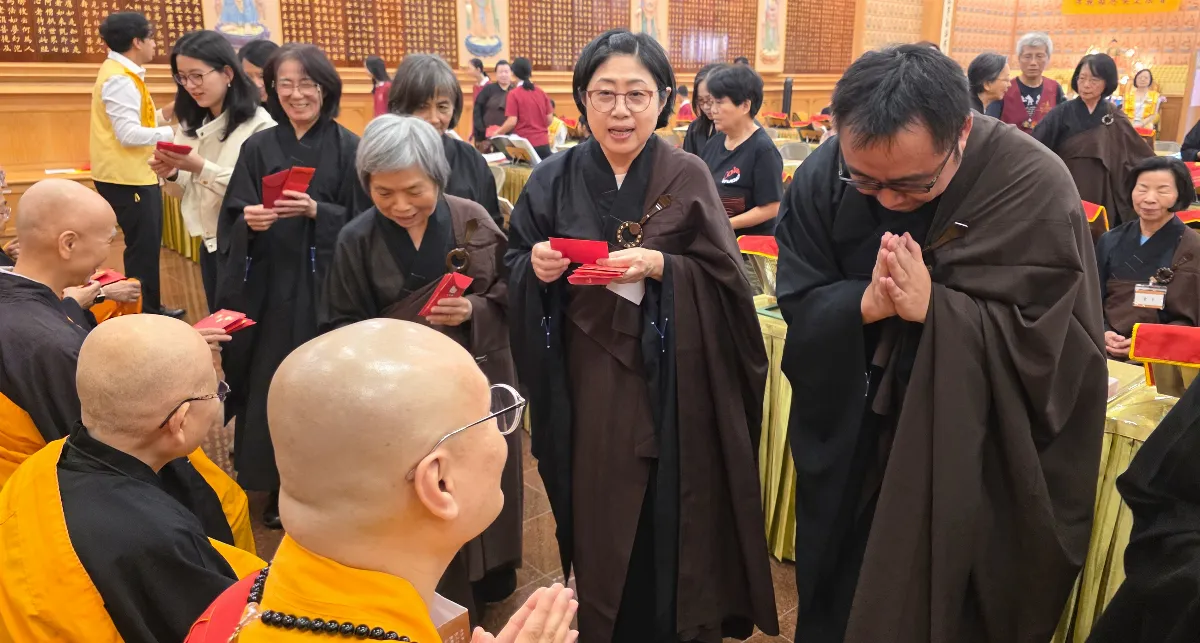 Xiangyun Temple Holds Offering Ceremony for Monastics, Making the Lianghuang Dharma Assembly Even More Auspicious